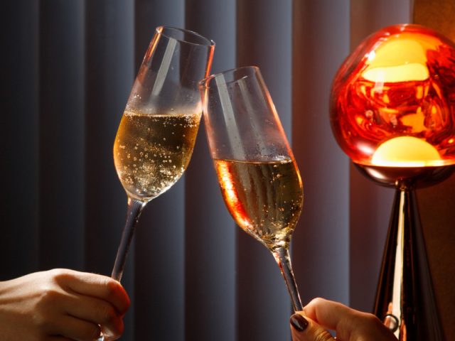 Why 黑珍珠 The Black Pearl Makes a Great Date Night Choice