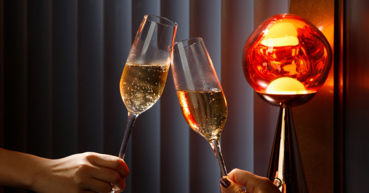 Why 黑珍珠 The Black Pearl Makes a Great Date Night Choice