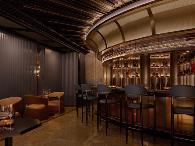 Unwind in Style: Happy Hour Drinks at 黑珍珠 The Black Pearl